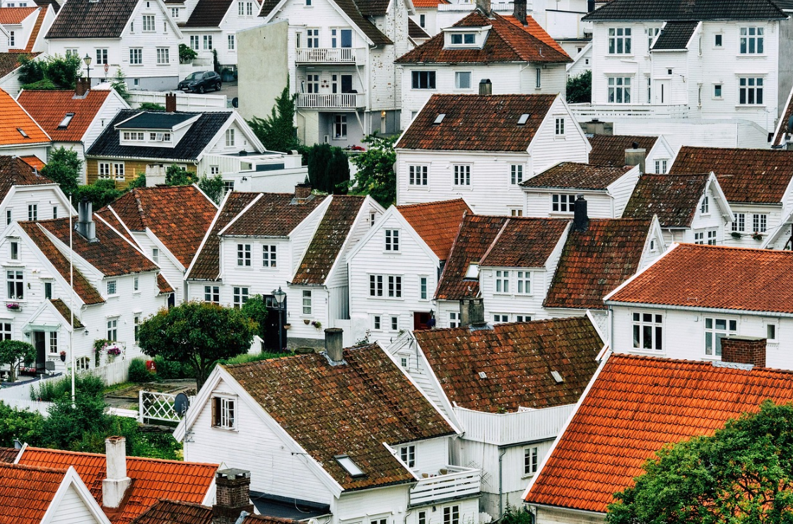 houses with chimneys